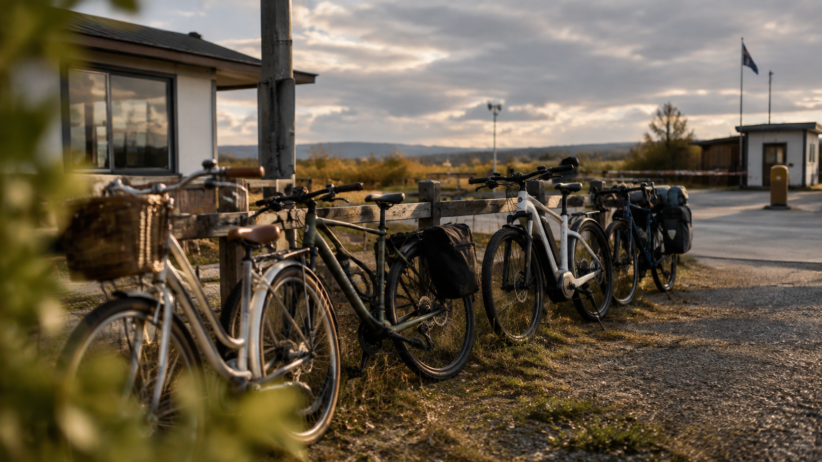 Tri typy bicyklov vedľa seba – mestský, trekkingový, elektrický